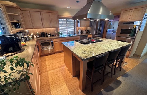 Bellevue House | Cozy 3-bedroom winter getaway in Bellevue