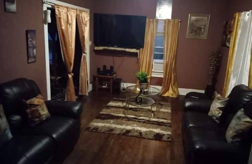 Downtown Toledo House | COZY 3 BEDROOMS ABAKREM HOUSE