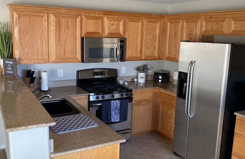Henderson House | Cozy 3 Beds 2.5 Bath Home Near Las Vegas Strip!
