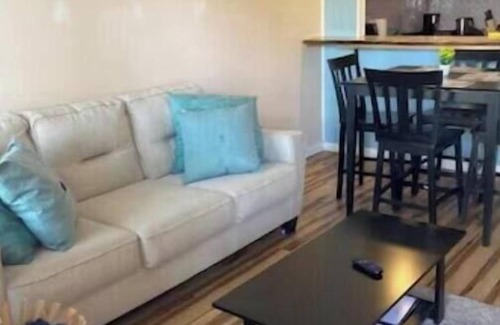 Caine Woods Apartment | Cozy 3 beds w/Pool and Balcony