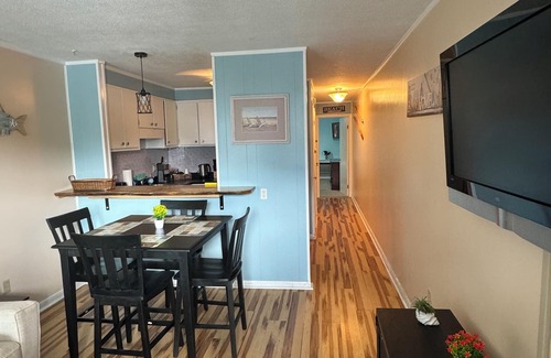 Caine Woods Apartment | Cozy 3 beds w/Pool and Balcony