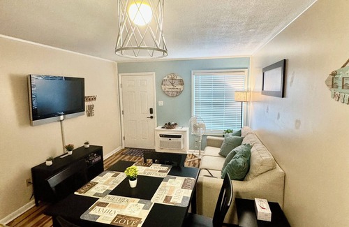 Caine Woods Apartment | Cozy 3 beds w/Pool and Balcony