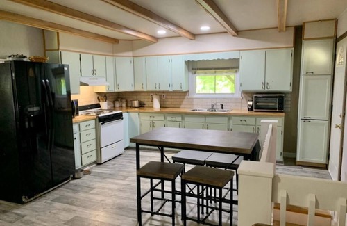 Helmsburg Cottage | Cozy 3 BR 2 Bath Cottage with car and boat parking