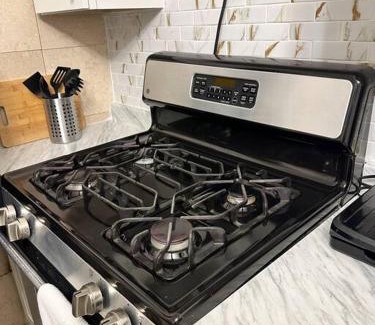 North Bergen Apartment | Cozy 3 BR suite, 15 min to NYC &Times Sq