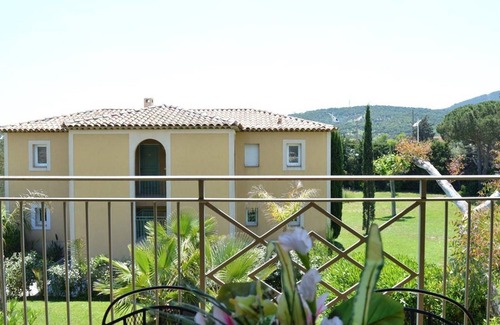 Sainte-Maxime Apartment | Cozy 3-Room Apartment in Sainte-Maxime with Pool, Terrace & Parking, Sleeps 6