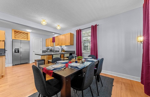 Bayview House | Cozy 3BD Beachfront - Foosball & Yard Games w/BBQ