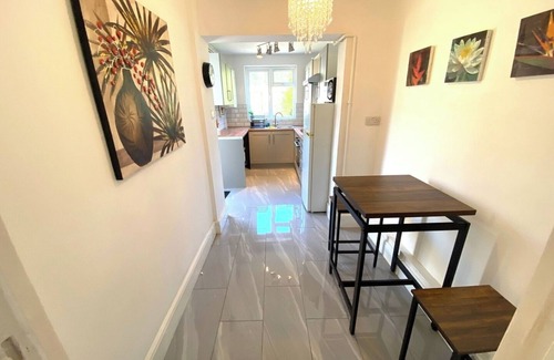 Barnet House | Cozy 3BD Retreat in London