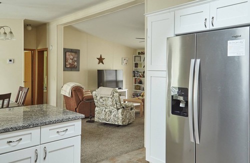 Independence House | Cozy 3bdr Home/Centrally located for KC Visitors/Families
