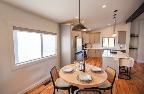 Alexander House | Cozy 3Bds 2Bths house w Fireplace 20 min to AVL