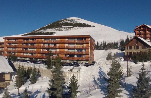 Viel-Alpe Apartment | Cozy 3BR Apartment, Sleeps 8, Ski-In/Out, Garage, South-Facing Balcony, Alpe d'Huez