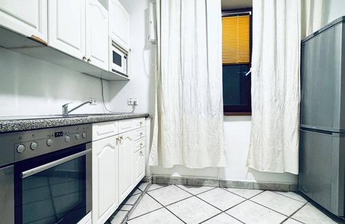 Meidling Apartment | Cozy 3BR Apt with Garden Sleeps 10