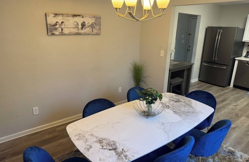 Ellenwood House | "Cozy 3BR Escape Jacuzzi & Games"