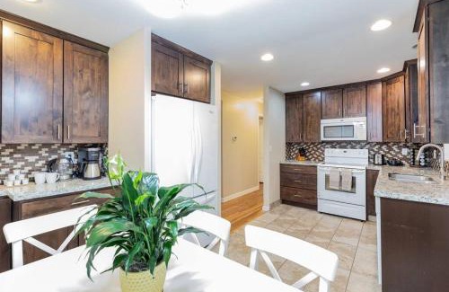 Murray House | Cozy-3br-getaway-pets Allowed-nea