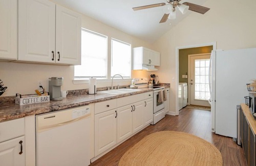 Peakland House | Cozy 3BR Home | *Central* | Smart TVs | Free WiFi
