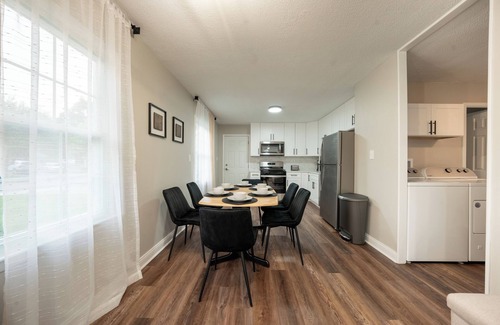 Streamwood House | Cozy 3BR Home – Family-Friendly, Near Schaumburg