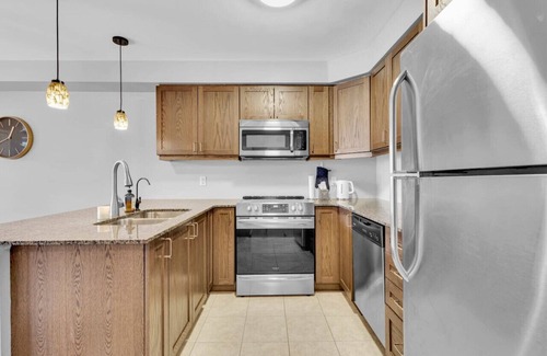 Kitchener House | Cozy 3BR Home + Parking Near Kitchener Attractions