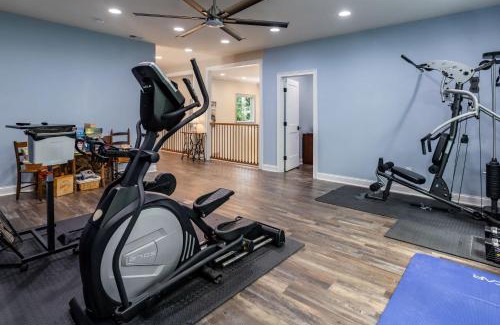 Mayhew House | Cozy 3BR Home - Peaceful Lake Cove Views