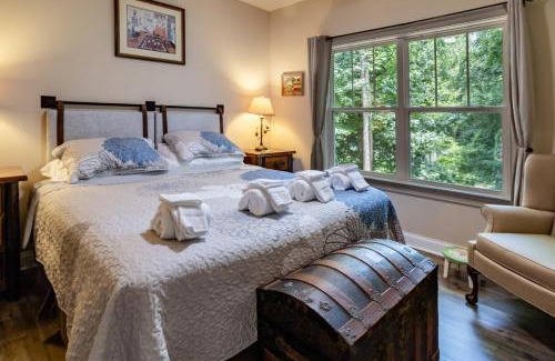 Mayhew House | Cozy 3BR Home - Peaceful Lake Cove Views