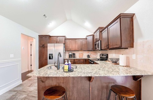 Cave Springs House | Cozy 3BR Near XNA Backyard & EV Charger
