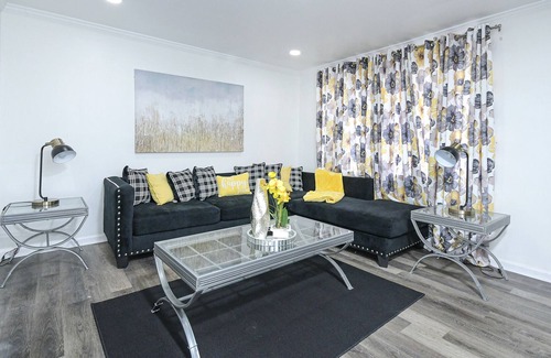 Union City House | Cozy 3BR Townhouse Minutes from Downtown & Airport