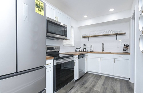 Union City House | Cozy 3BR Townhouse Minutes from Downtown & Airport