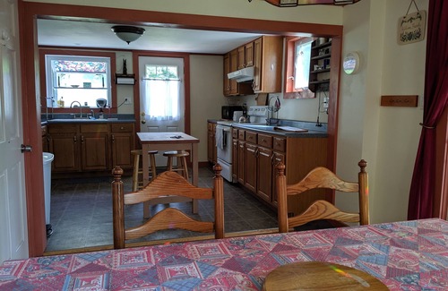 West Townshend House | Cozy 3BR Vermont Artistic Retreat w/Trails