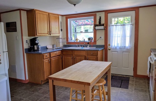 West Townshend House | Cozy 3BR Vermont Artistic Retreat w/Trails
