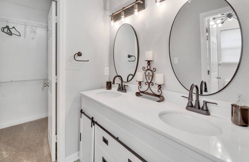 Harrisburg House | Cozy 4/3 Home, mins-Hospitals + Remote Workspace