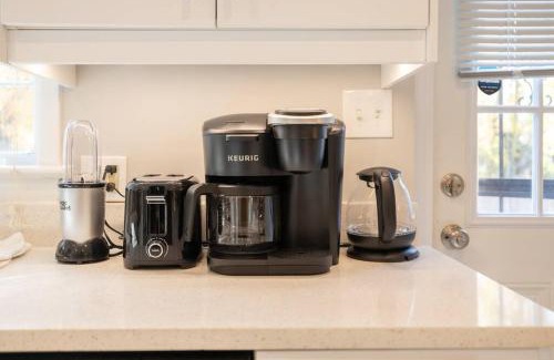 White Oak Apartment | Cozy 4 BD Retreat w Free Parking