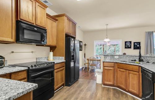 Lincolnville House | Cozy 4-bed, 2-bath Spacious Family Home