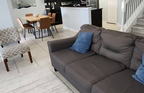 Veranda Palms House | Cozy 4 bed house Free Wifi South facing pool