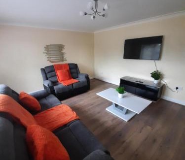 Sutton Coldfield Apartment | Cozy 4-bed House in Walmley