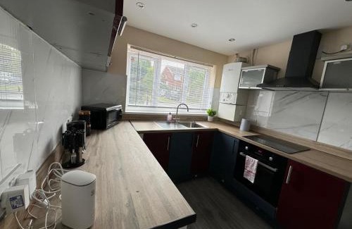 Sutton Coldfield Apartment | Cozy 4-bed House in Walmley