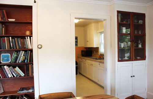 Lynn House | Cozy 4 bedroom, 2 bath cottage for families - wifi and private washer/dryer