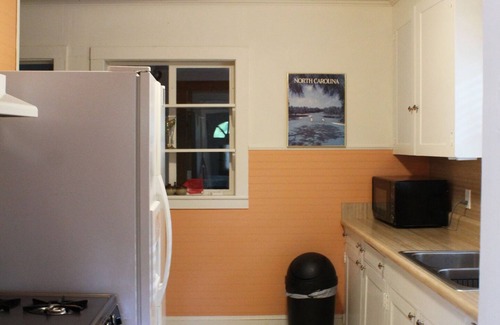 Lynn House | Cozy 4 bedroom, 2 bath cottage for families - wifi and private washer/dryer