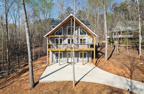 Westminster Cabin | Cozy 4-bedroom cabin with AC, WiFi in Lake Hartwell - Near Clemson