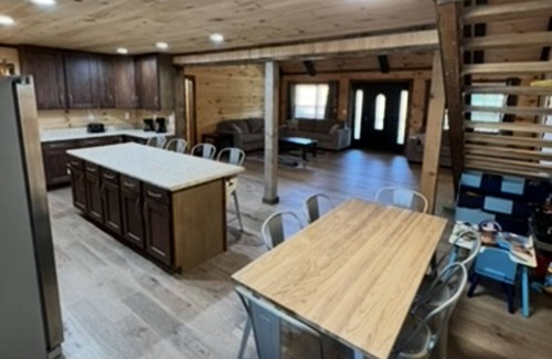 Flat Rock Cabin | Cozy 4-bedroom cabin with WiFi, AC in brilliant Flat Rock