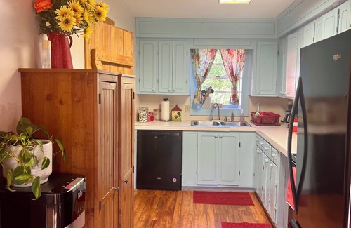 Harriet Cabin | Cozy 4-bedroom cabin with AC, WiFi in peaceful Harriet
