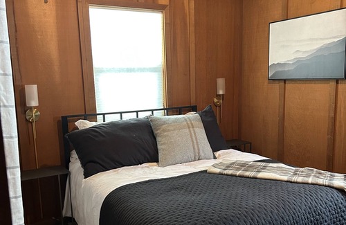 Munds Park Ski Chalet | Cozy 4-bedroom chalet in amazing Munds Park with WiFi