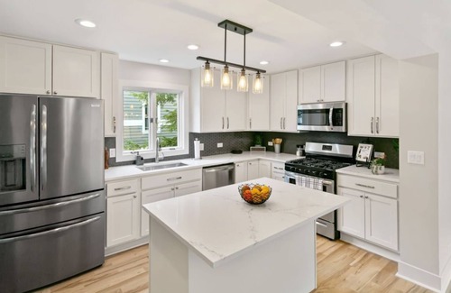 Libertyville House | Cozy 4-bedroom house in welcoming Libertyville with AC, WiFi