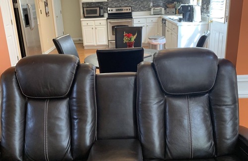 Grayson House | Cozy 4-bedroom house in beautiful Grayson with AC, WiFi
