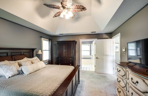 Hickory House | Cozy 4-bedroom house in awesome Hickory with AC, WiFi