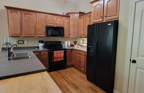 Reed Creek House | Cozy 4-bedroom Lakefront house in enjoyable Hartwell with WiFi, Pets Welcome