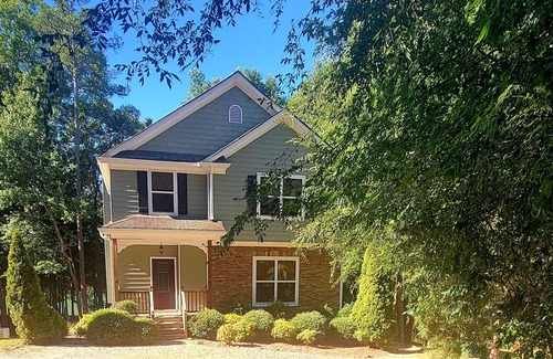 Reed Creek House | Cozy 4-bedroom Lakefront house in enjoyable Hartwell with WiFi, Pets Welcome