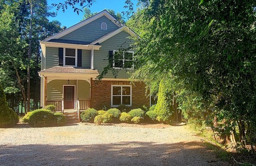 Reed Creek House | Cozy 4-bedroom Lakefront house in enjoyable Hartwell with WiFi, Pets Welcome