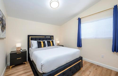 Fullerton House | Cozy 4 Bedroom Near to Disney, Arcade and Games!