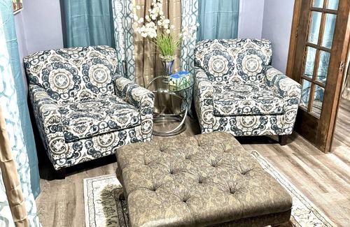 Toledo House | Cozy 4 Bedroom Residential Home With indoor fireplace and lots of parking