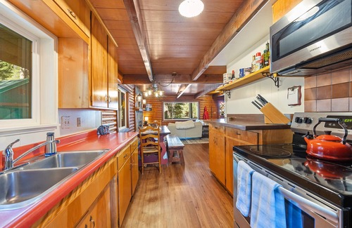 Serene Lakes House | Cozy 4 BR Cabin in North Lake Tahoe's Serene Lakes