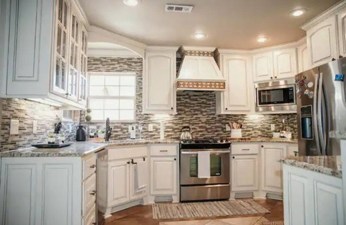 Rogers House | Cozy 4 BR home - Pet friendly