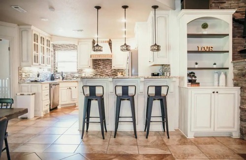 Rogers House | Cozy 4 BR home - Pet friendly